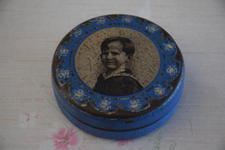 Blikken doosje  belgisch Koningshuis  - Koning Boudewijn., Verzamelen, Koningshuis en Royalty, Gebruikt, Ophalen of Verzenden