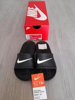 Nike Kawa Shower (GS/PS) slippers kids zwart/wit 31 (nieuw), Jongen of Meisje, Overige typen, Nieuw, Ophalen of Verzenden