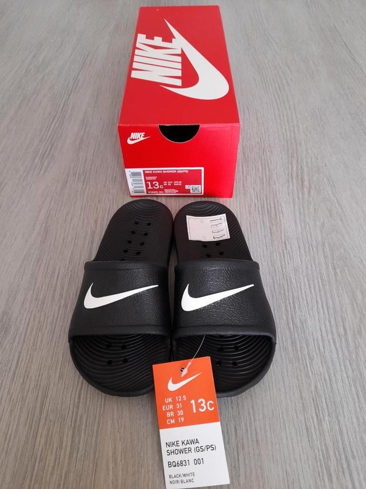 Nike Kawa Shower (GS/PS) slippers kids zwart/wit 31 (nieuw), Kinderen en Baby's, Kinderkleding | Schoenen en Sokken, Nieuw, Overige typen