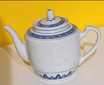 PORSELEINEN THEEPOT  beschikbaar voor biedingen