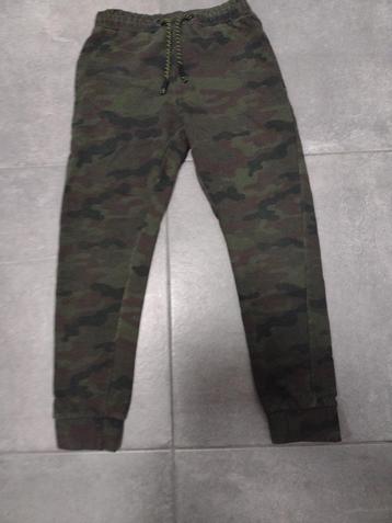 Très joli pantalon de jogging à imprimé militaire - Tail disponible aux enchères