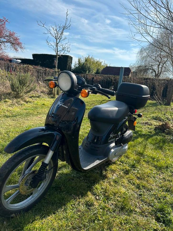 Honda Sky A klasse 2 takt 50cc scooter, Fietsen en Brommers, Snorfietsen en Snorscooters, Zo goed als nieuw, Ophalen