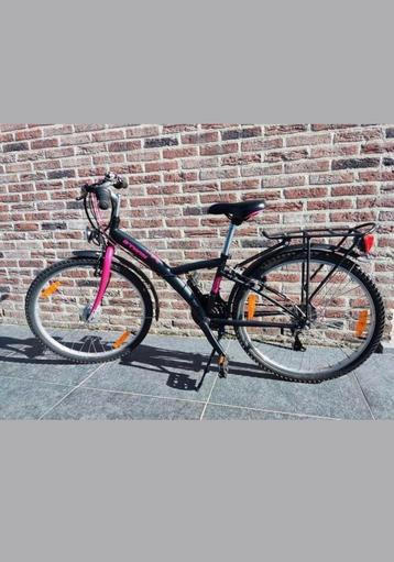 Te koop B'Twin 24 inch meisjesfiets  beschikbaar voor biedingen