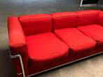 Cassina Le Corbusier lc2 driezits rode stof, Cassina, Corbusier, Bauhaus, Gebruikt, Minder dan 75 cm, 150 tot 200 cm