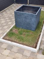 2 grote bloembakken in polyester, Tuin en Terras, Ophalen