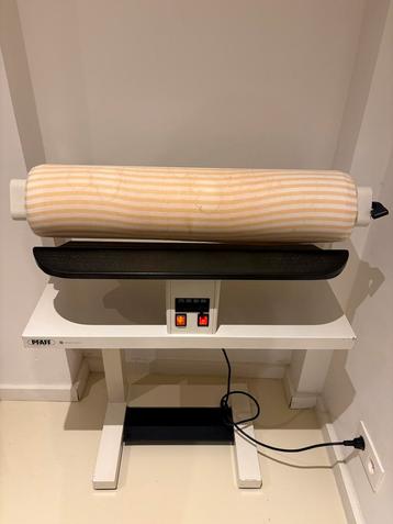 Repasseuse sur pied PRO PFAFF 651 beschikbaar voor biedingen