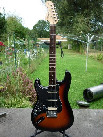 Squier Fender Affinity gaucher beschikbaar voor biedingen
