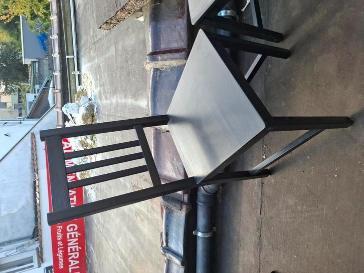 Twee zwarte stoelen-Deux chaises noires-Two black chairs, Huis en Inrichting, Tafels | Statafels, Gebruikt, Ophalen