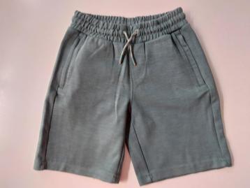 Short, groen, zacht, maat:146, 4€ beschikbaar voor biedingen