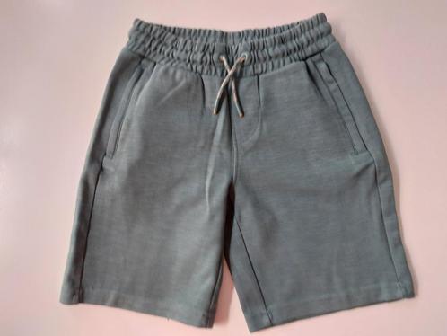 Short, groen, zacht, maat:146, 4€, Kinderen en Baby's, Kinderkleding | Maat 146, Zo goed als nieuw, Jongen, Broek, Ophalen of Verzenden
