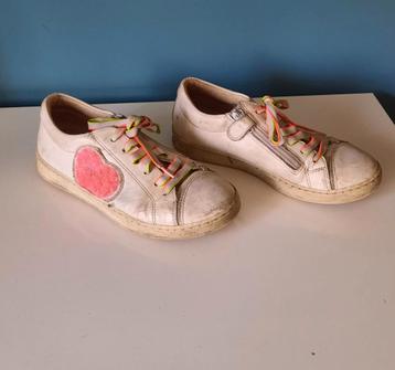 Schoenen "33"  beschikbaar voor biedingen