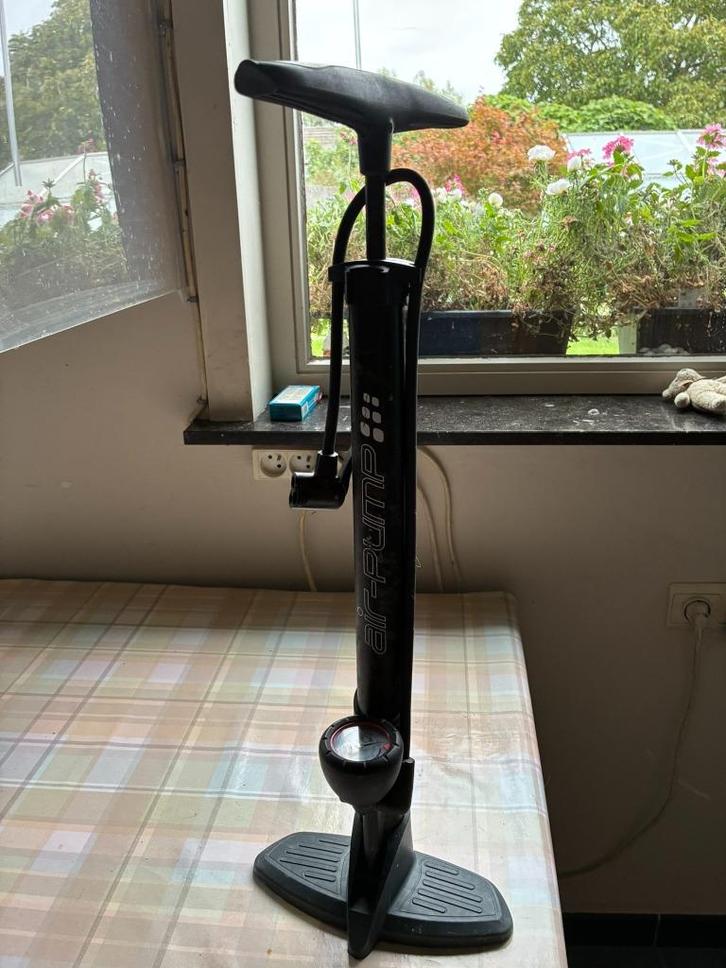 2 voetpompen met drukmeter, Fietsen en Brommers, Fietsaccessoires | Fietspompen, Gebruikt, Drukmeter, Ophalen