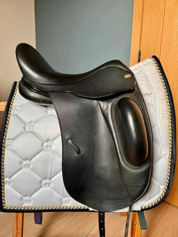 Dressuurzadel harry dabbs allure, Dieren en Toebehoren, Paarden en Pony's | Zadels, Zo goed als nieuw, Ophalen