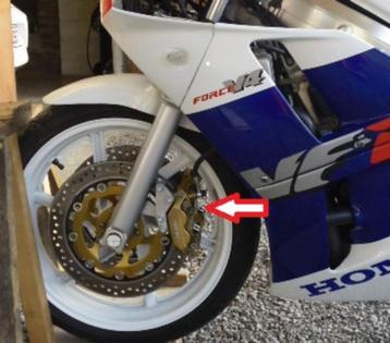 Adaptateur étrier de SP1ou CBR 600  honda sur fourche NC30 beschikbaar voor biedingen