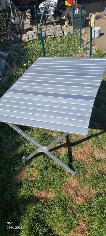 kampeertafel beschikbaar voor biedingen