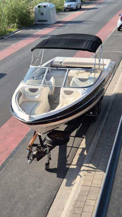Bayliner 225 bouwjaar 2005 met trailer, Watersport en Boten, Speedboten, Gebruikt, 6 meter of meer, Benzine, Polyester, Binnenboordmotor