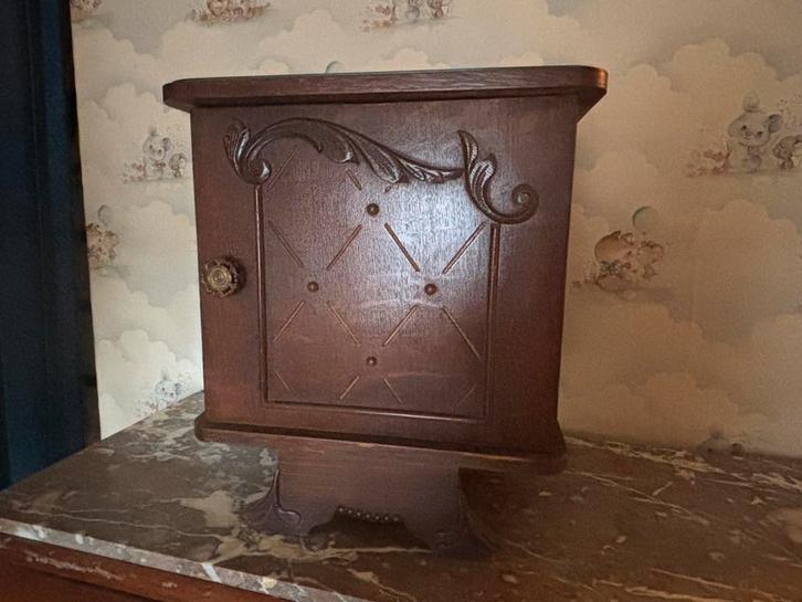 Table de nuit vintage en bois sculpté – Charme ancien, Maison & Meubles, Accessoires pour la Maison | Coffres, Comme neuf, Enlèvement