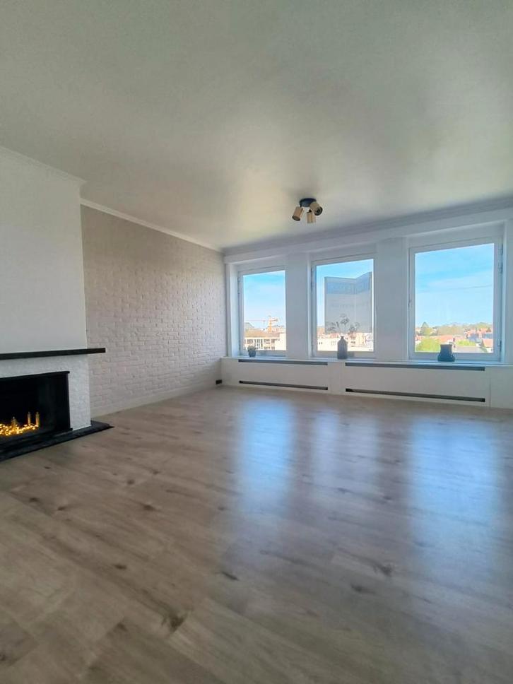 Gerenoveerd twee-slaapkamerappartement te koop te 8930 Menen, Immo, Huizen en Appartementen te koop