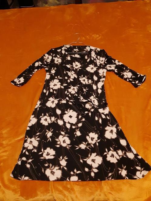 Italiaanse feestjurk Maat 46 (draagmaat 42), Kleding | Dames, Jurken, Zo goed als nieuw, Maat 42/44 (L), Zwart, Knielengte, Ophalen