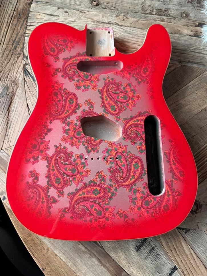 Telecaster Paisley flower body” Paisley Red” neww, Muziek en Instrumenten, Instrumenten | Onderdelen, Zo goed als nieuw, Verzenden