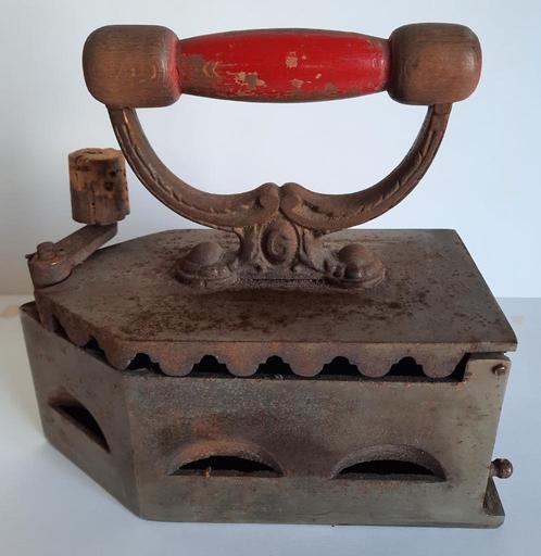 Antiek kolen strijkijzer, Antiek en Kunst, Antiek | Gereedschap en Instrumenten, Ophalen