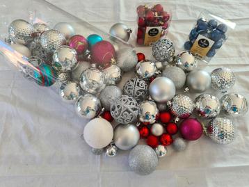 Kerstballen  beschikbaar voor biedingen
