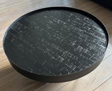 Zwarte industriële ‘combi parket’ look salontafel beschikbaar voor biedingen