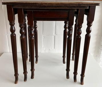 1 set nesttafeltjes voor restauratie beschikbaar voor biedingen