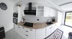 Volledig uitgerust keuken 5m40 breed, Huis en Inrichting, Keuken | Complete keukens, Enkelwandige keuken, Wit, Zo goed als nieuw