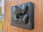 playstation 4, Games en Spelcomputers, Ophalen of Verzenden, Zo goed als nieuw, Met 2 controllers