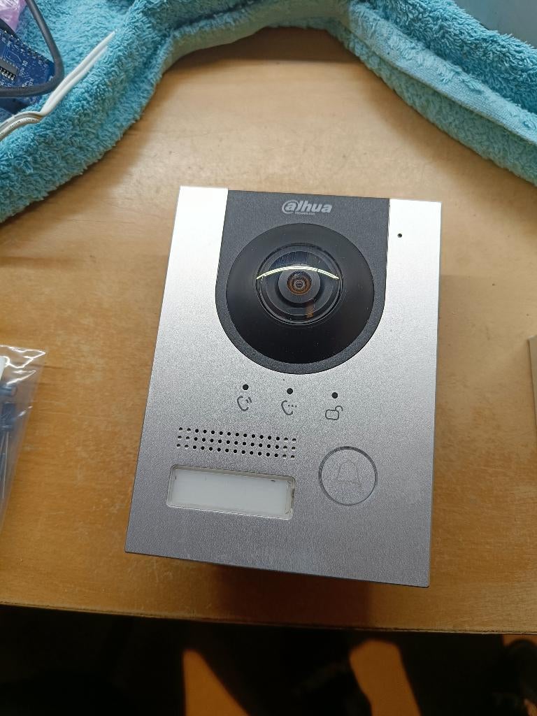 Dahua VTO2202F-P video deurbel, Huis en Inrichting, Deurbellen, Gebruikt, Bedraad, Compatibel met smartphone, Ingebouwde camera