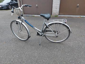 Damesfiets 28 inch in zeer goed staat beschikbaar voor biedingen