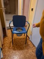 Chaise percée en Cuir bleu, Divers