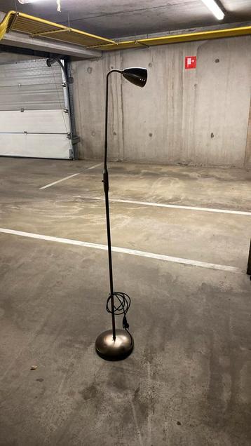 Vloerlamp op voet. Het vaste deel meet 102 cm, het deel, Ophalen, Zo goed als nieuw