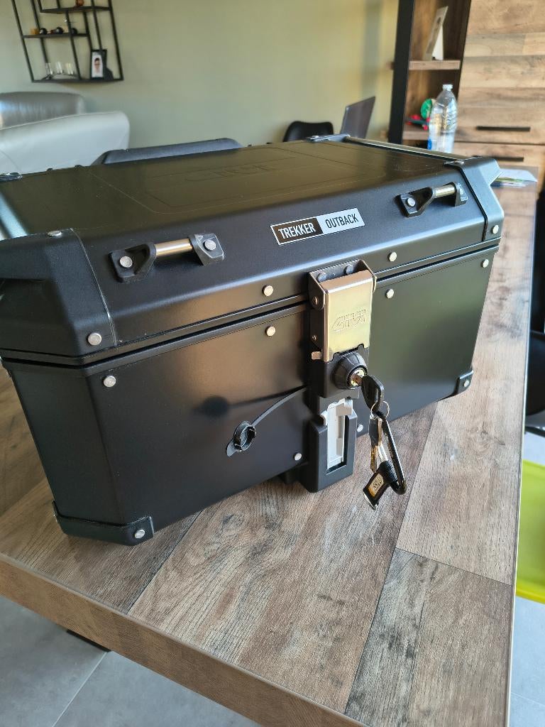 Topkoffer givi trekker outback, Motos, Accessoires | Valises & Sacs, Comme neuf, Enlèvement
