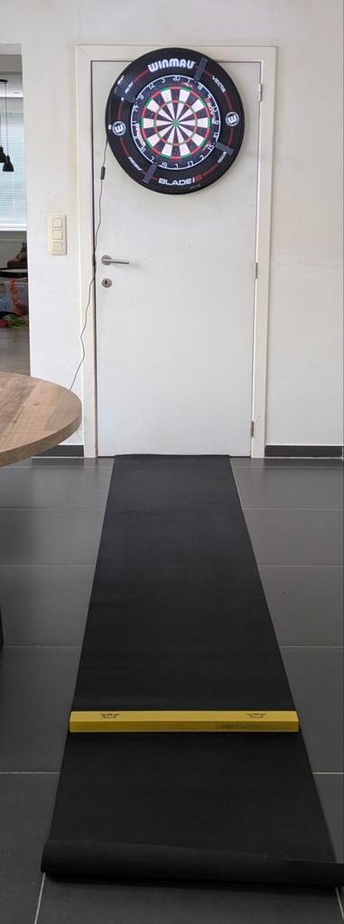 Dartsmat, verlichting, surround en dartsbord, Sports & Fitness, Fléchettes, Utilisé, Autres types, Enlèvement
