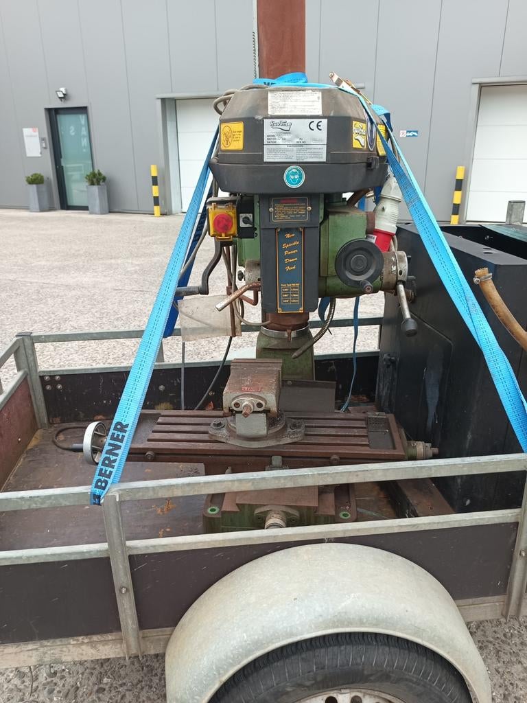 HUVEMA voor freesmachine GROOT model met automatische voedin, Doe-het-zelf en Bouw, Gereedschap | Freesmachines, Ophalen