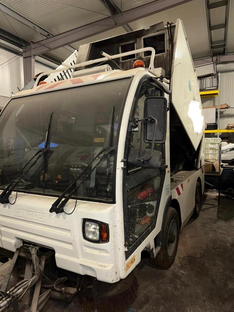 Sicas deutz veegmachine met turbo, Zakelijke goederen, Machines en Bouw | Onderhoud en Reiniging, Ophalen of Verzenden