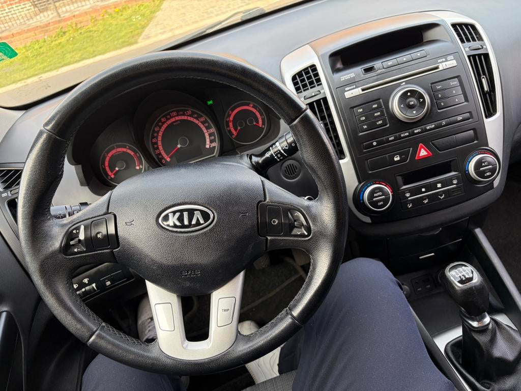 Kia ceed, Achterwielaandrijving, 130 cc, Zwart, Grijs