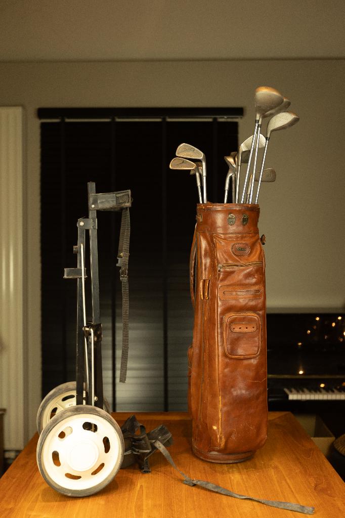 sac de golf en cuir vintage charriot et set de club compris, Enlèvement, Utilisé, Set, Autres marques