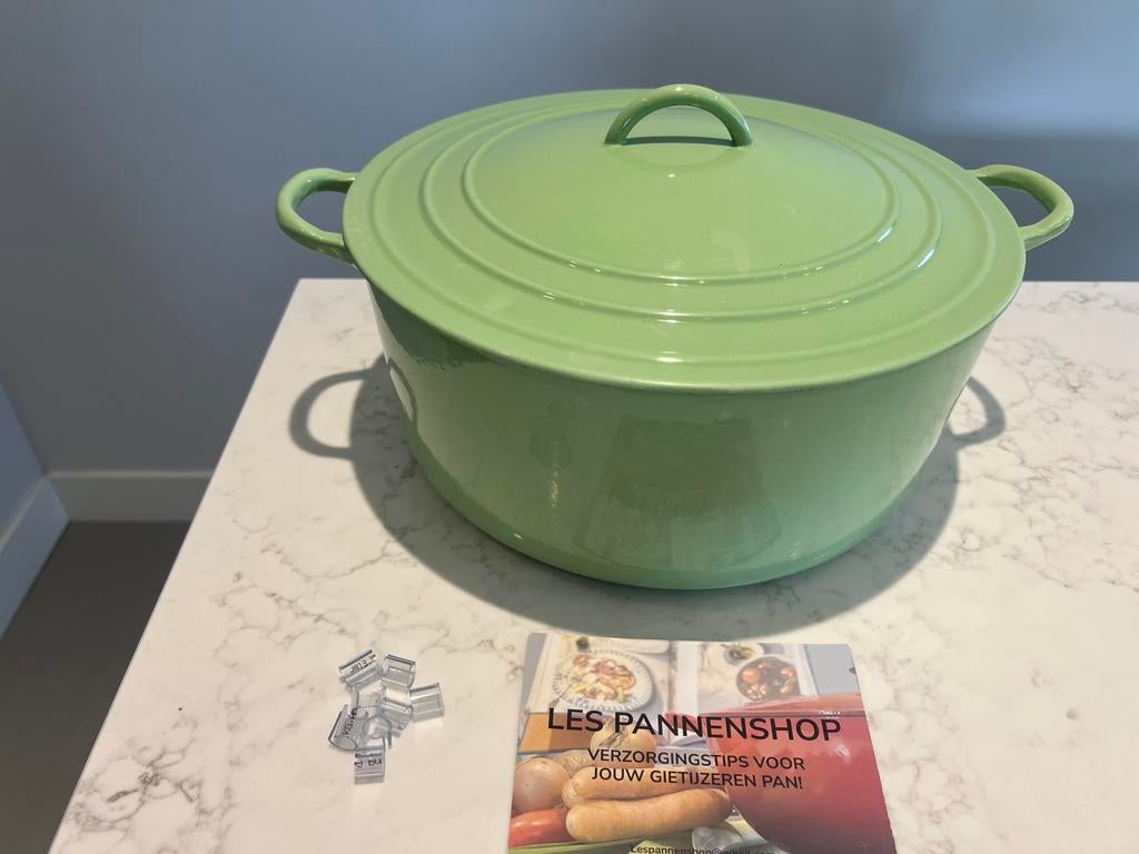 Poêle Le Creuset 32 cm Vintage vert pastel (Florentine), Enlèvement ou Envoi, Comme neuf, Poêle à frire ou Sauteuse, Plaque céramique