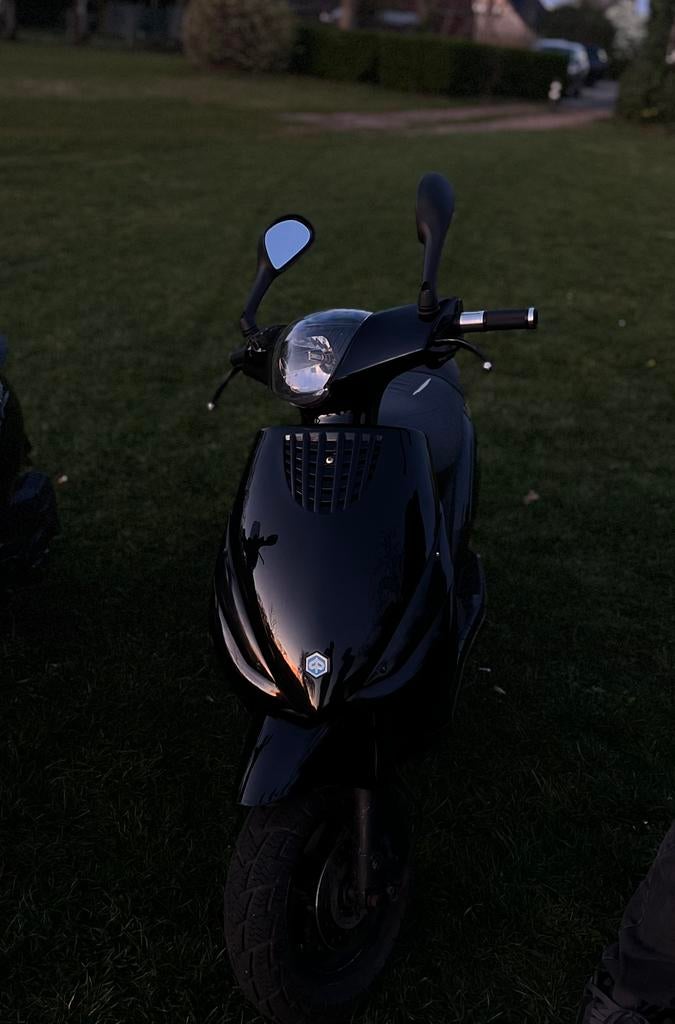 Piago zip (frisse blok) ook teruil, Fietsen en Brommers, Scooters | Piaggio, Zo goed als nieuw, Zip, Klasse A (25 km/u), Benzine