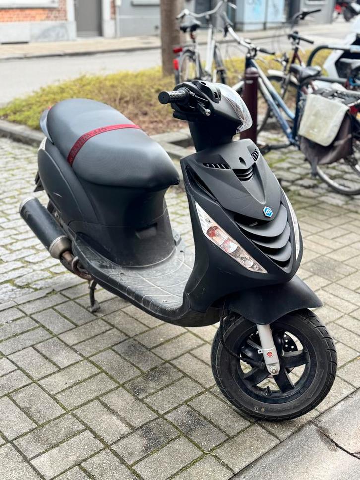Piaggio Zip b klasse 4T I-get, Fietsen en Brommers, Scooters | Piaggio, Zo goed als nieuw, Zip, Klasse B (45 km/u), Benzine, Ophalen of Verzenden