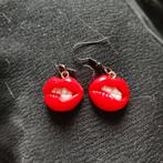 Rode lippen oorbellen, Handtassen en Accessoires, Oorbellen, Ophalen of Verzenden, Nieuw, Rood, Hangers