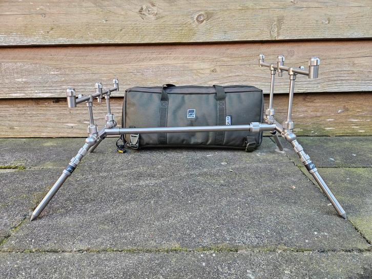 Solar P1 Worldwide Compact Pod inclusief 3-Rod Buzz Bars, Watersport en Boten, Hengelsport | Karpervissen, Ophalen of Verzenden