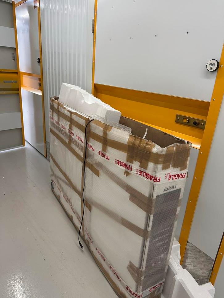 Opruiming opslagbox / Meubels / Elektronica, Audio, Tv en Foto, Televisies, Zo goed als nieuw, LED, Ophalen