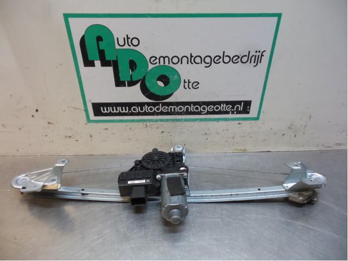 Mécanique vitre 4portes arrière droite d'un Opel Zafira B, Autos : Pièces & Accessoires, Vitres & Accessoires, Opel, Utilisé, Enlèvement ou Envoi