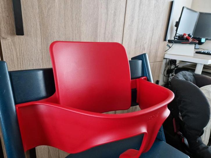 Stokke Tripp Trapp baby set rood met dienblad, Kinderen en Baby's, Kinderstoelen, Zo goed als nieuw, Overige typen, Aanschuifbaar