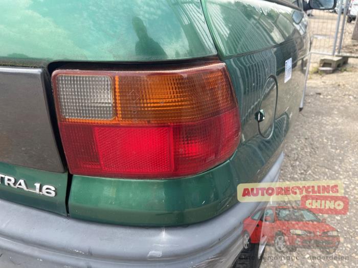 Feu arrière droit d'un Opel Astra, Autos : Pièces & Accessoires, Éclairage, Opel, Utilisé, 3 mois de garantie, Enlèvement ou Envoi