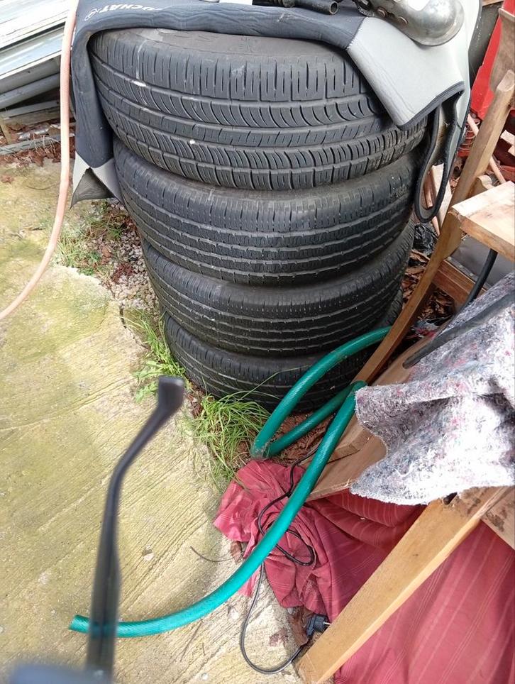 4 pneus, 2 pneus Pirelli et 2 pneus Khumo, Autos : Pièces & Accessoires, Pneus & Jantes, Enlèvement ou Envoi